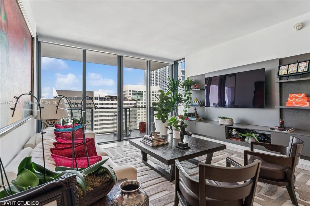 最近租的: $6,150 (2 贝兹, 2 浴室, 1383 平方英尺)