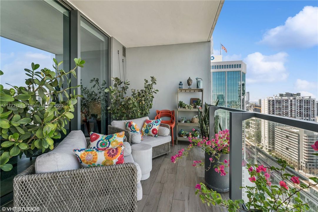 最近租的: $6,150 (2 贝兹, 2 浴室, 1383 平方英尺)