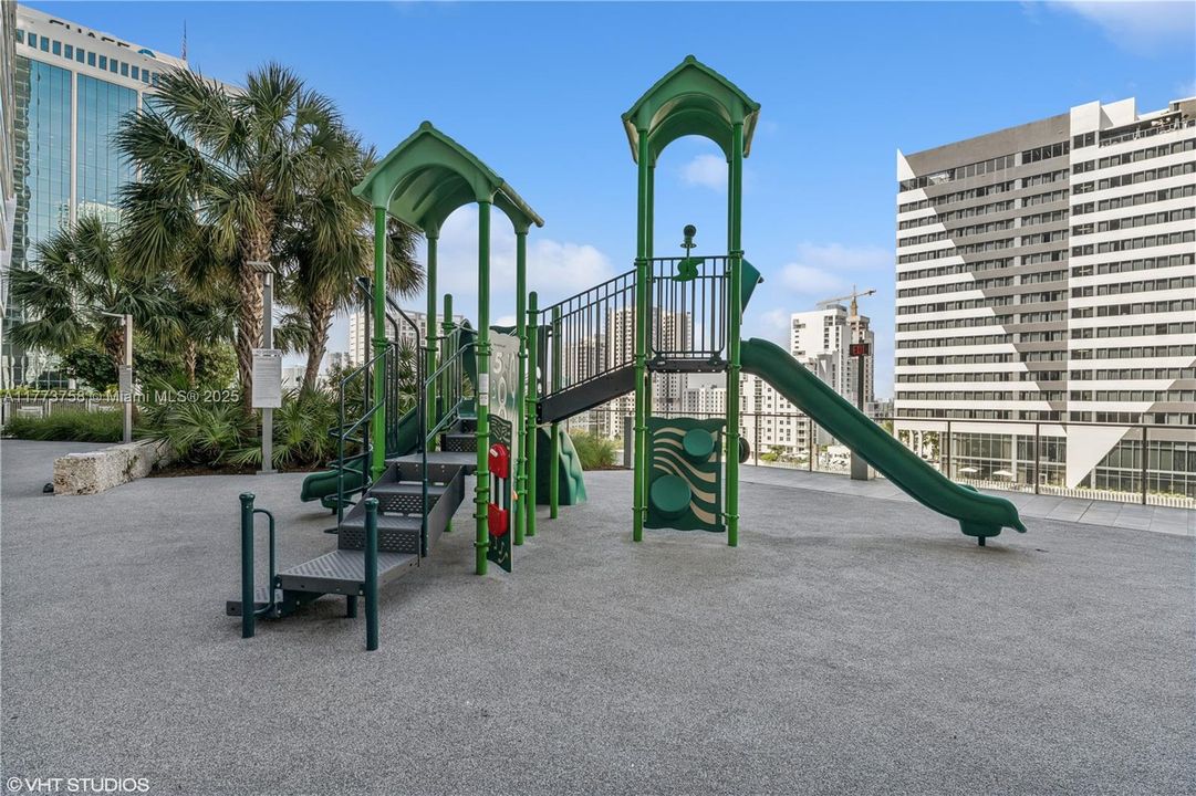 最近租的: $6,150 (2 贝兹, 2 浴室, 1383 平方英尺)