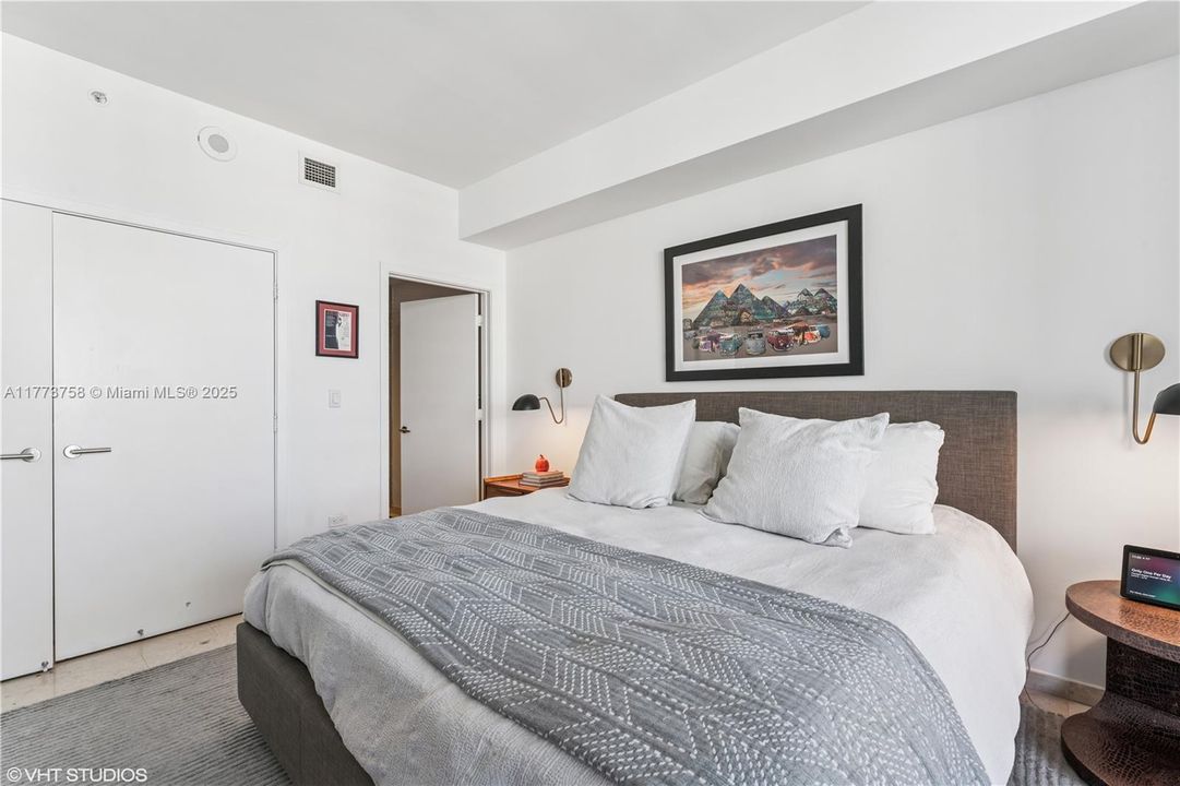 最近租的: $6,150 (2 贝兹, 2 浴室, 1383 平方英尺)