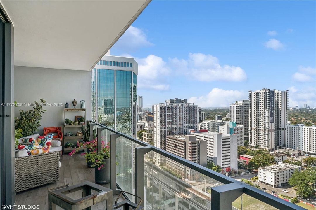 最近租的: $6,150 (2 贝兹, 2 浴室, 1383 平方英尺)