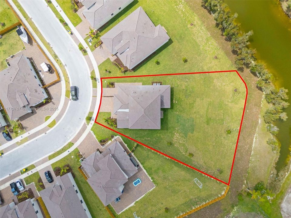 Active With Contract: $4,600 (5 beds, 3 baths, 3105 Square Feet)