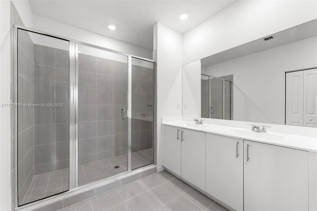 Active With Contract: $4,600 (5 beds, 3 baths, 3105 Square Feet)