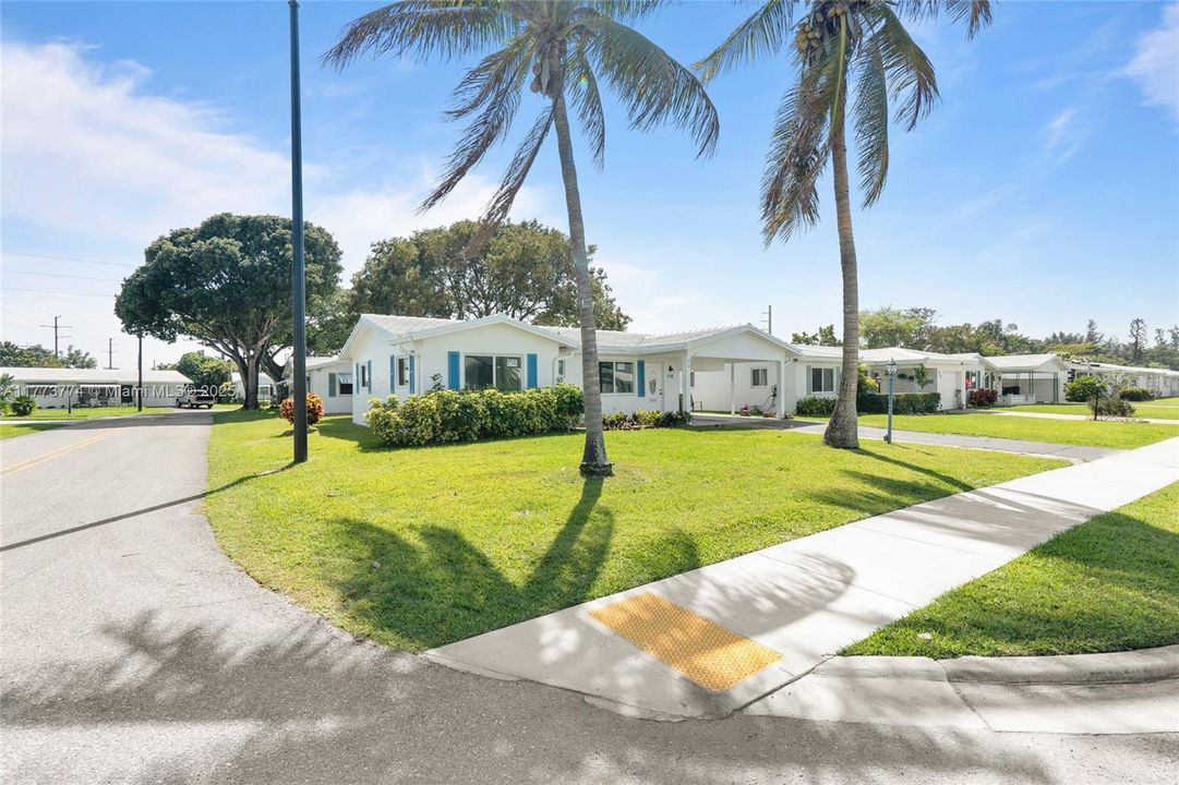 Recently Sold: $290,000 (2 beds, 2 baths, 1331 Square Feet)