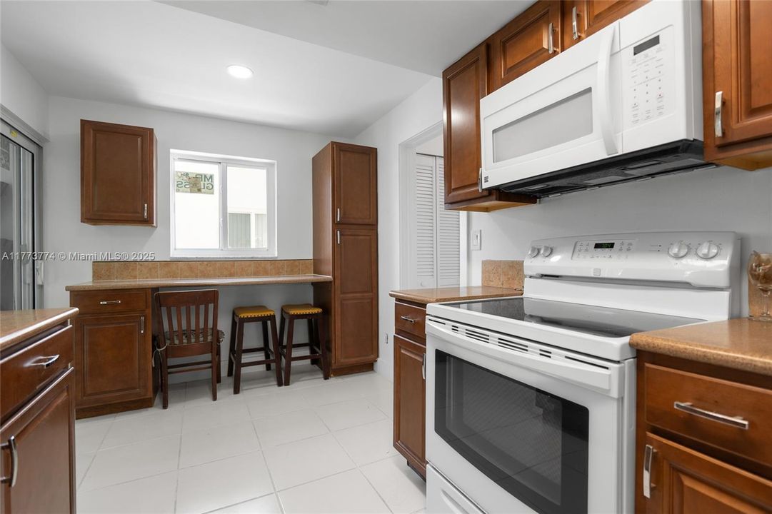 Recently Sold: $290,000 (2 beds, 2 baths, 1331 Square Feet)