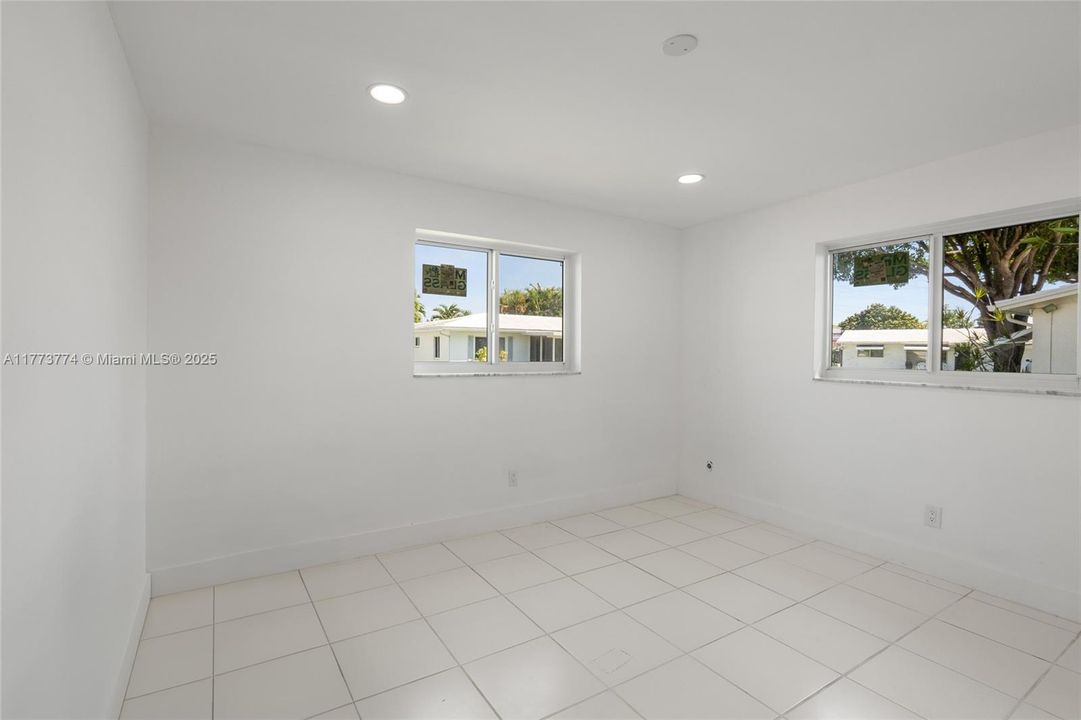 Recently Sold: $290,000 (2 beds, 2 baths, 1331 Square Feet)