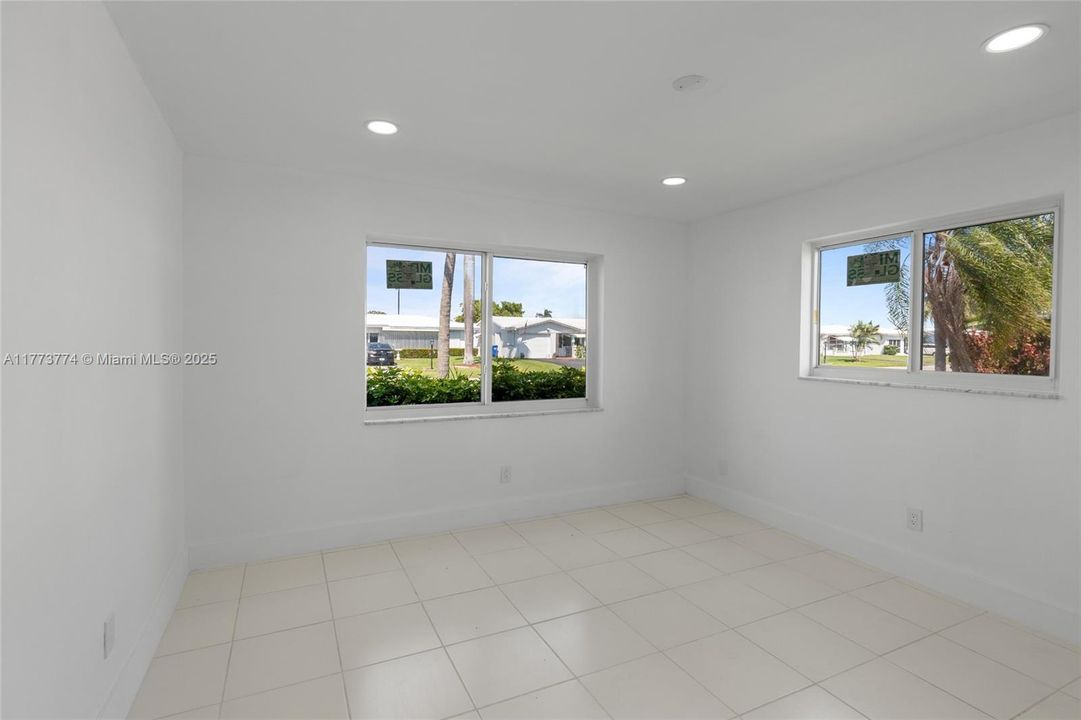 Recently Sold: $290,000 (2 beds, 2 baths, 1331 Square Feet)