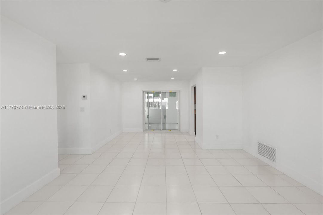 Recently Sold: $290,000 (2 beds, 2 baths, 1331 Square Feet)