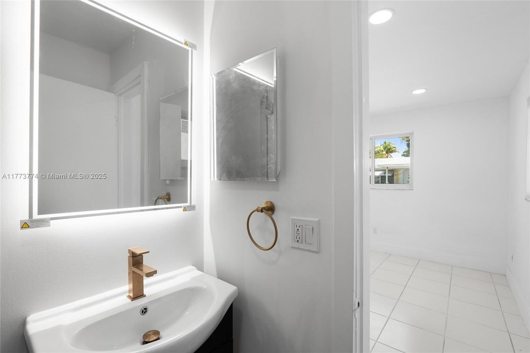 Recently Sold: $290,000 (2 beds, 2 baths, 1331 Square Feet)