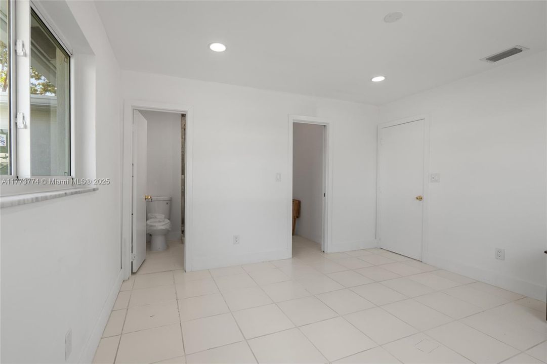 Recently Sold: $290,000 (2 beds, 2 baths, 1331 Square Feet)