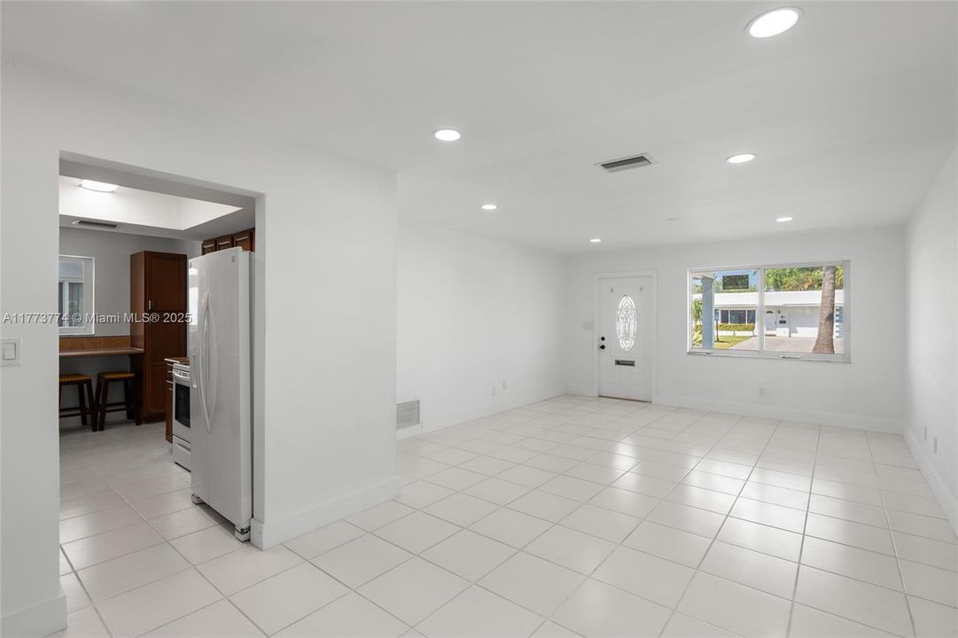 Recently Sold: $290,000 (2 beds, 2 baths, 1331 Square Feet)