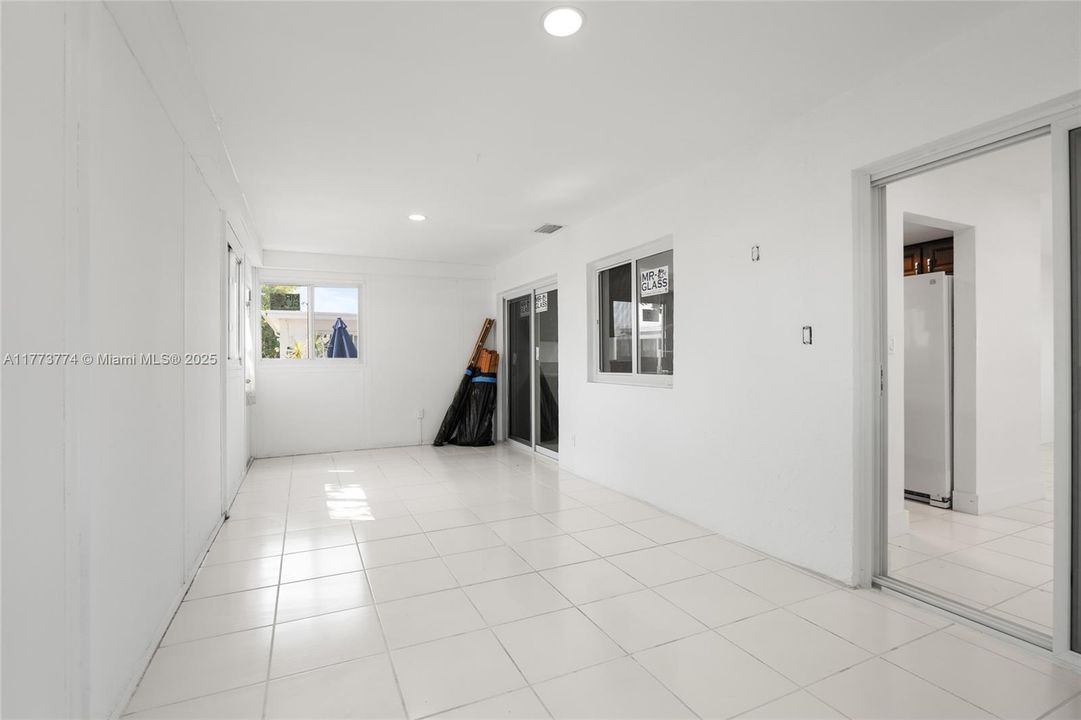 Recently Sold: $290,000 (2 beds, 2 baths, 1331 Square Feet)