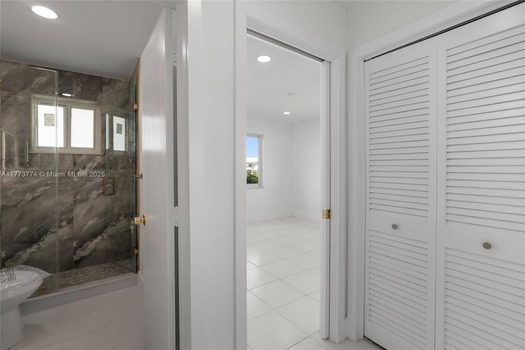 Recently Sold: $290,000 (2 beds, 2 baths, 1331 Square Feet)