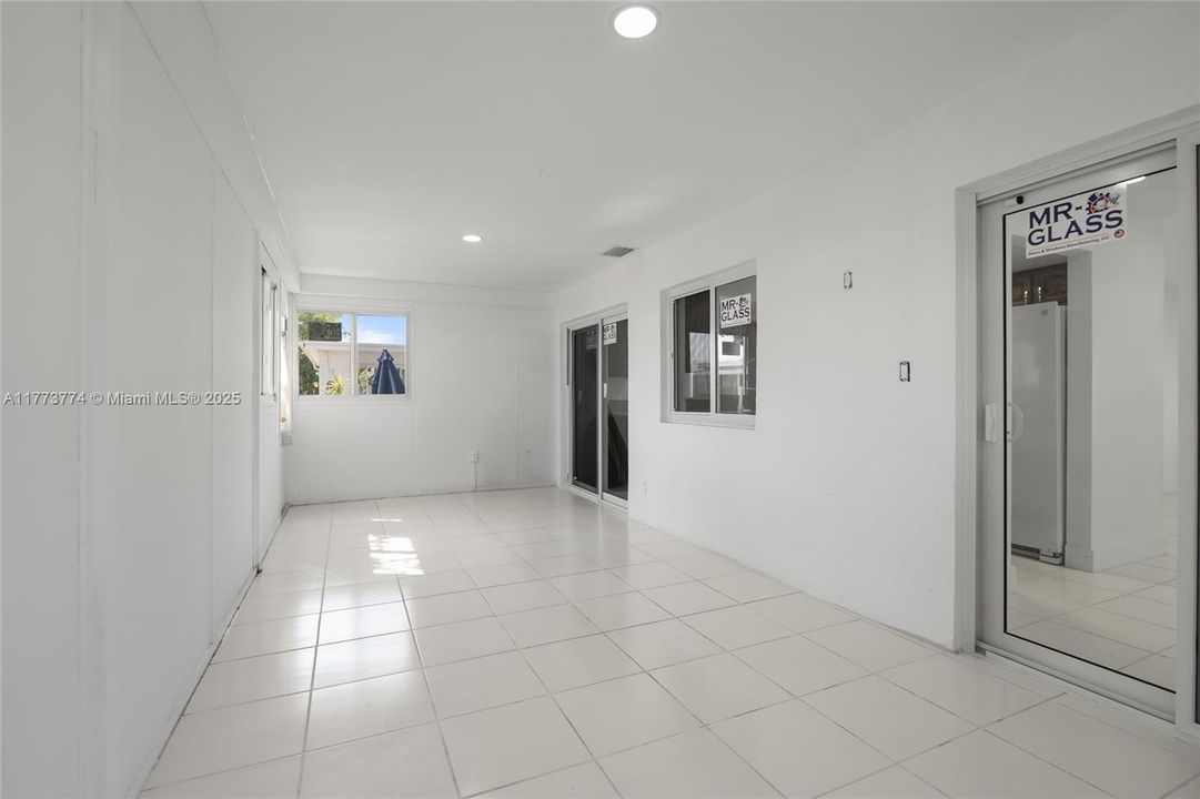 Recently Sold: $290,000 (2 beds, 2 baths, 1331 Square Feet)