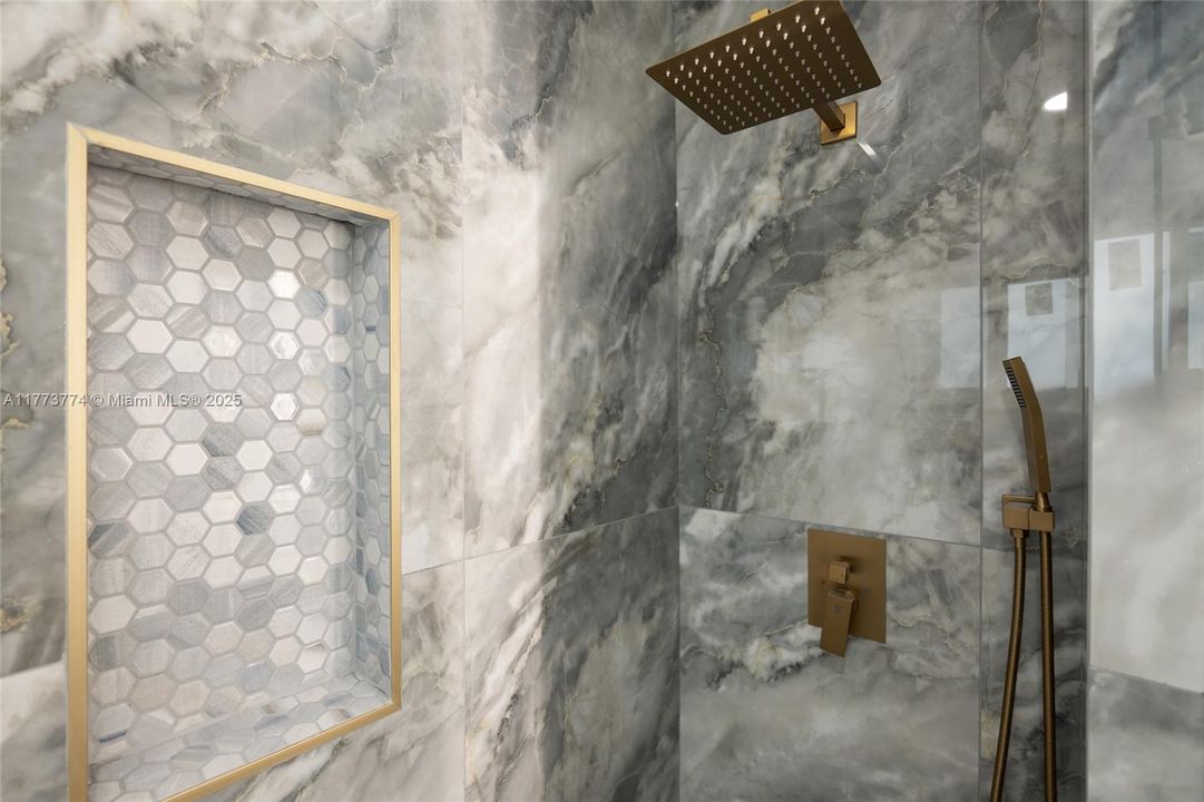 Recently Sold: $290,000 (2 beds, 2 baths, 1331 Square Feet)