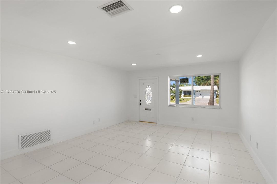 Recently Sold: $290,000 (2 beds, 2 baths, 1331 Square Feet)