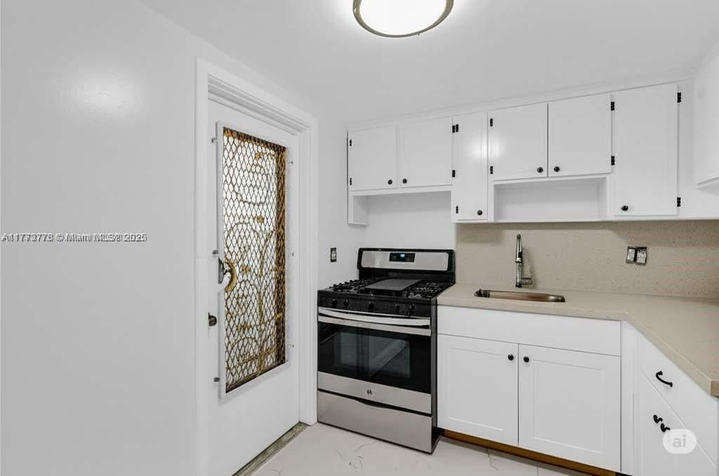 For Sale: $124,900 (1 beds, 1 baths, 672 Square Feet)