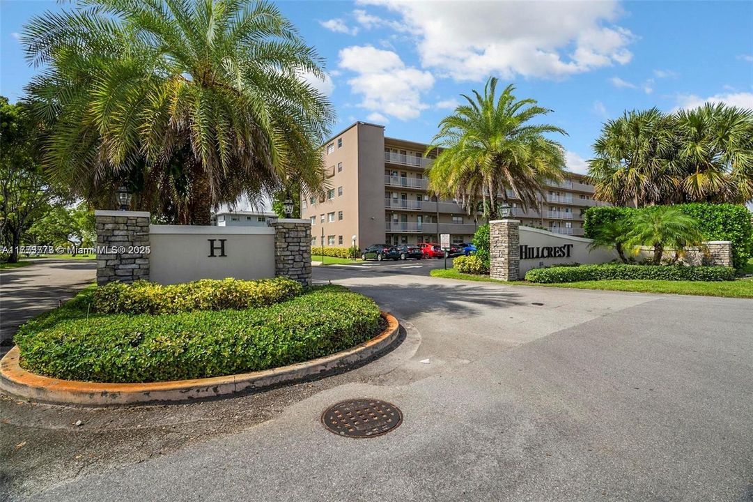 For Sale: $124,900 (1 beds, 1 baths, 672 Square Feet)