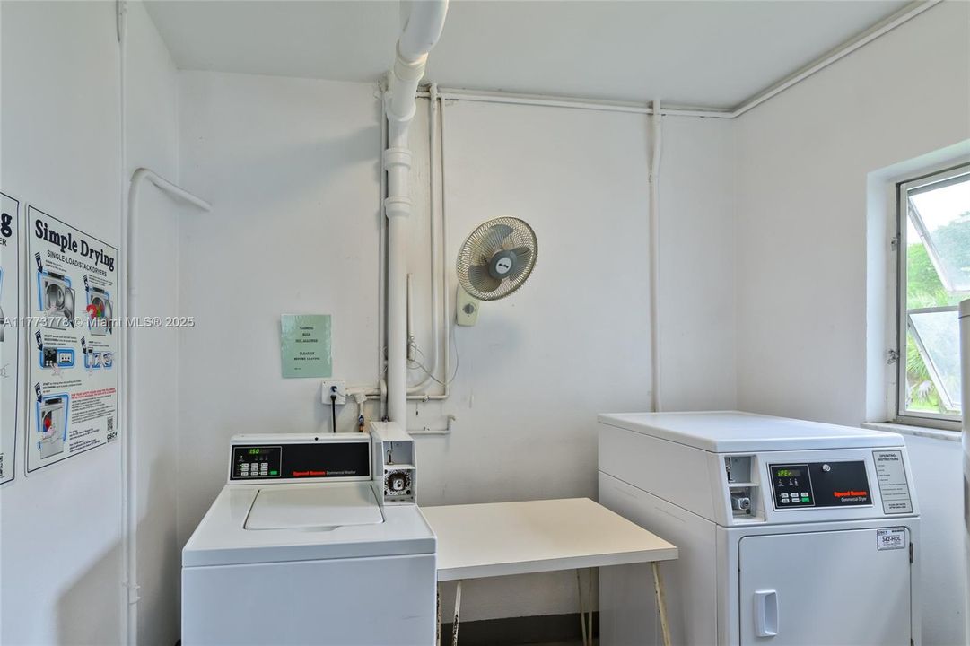 For Sale: $124,900 (1 beds, 1 baths, 672 Square Feet)