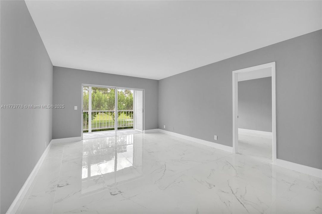 For Sale: $124,900 (1 beds, 1 baths, 672 Square Feet)