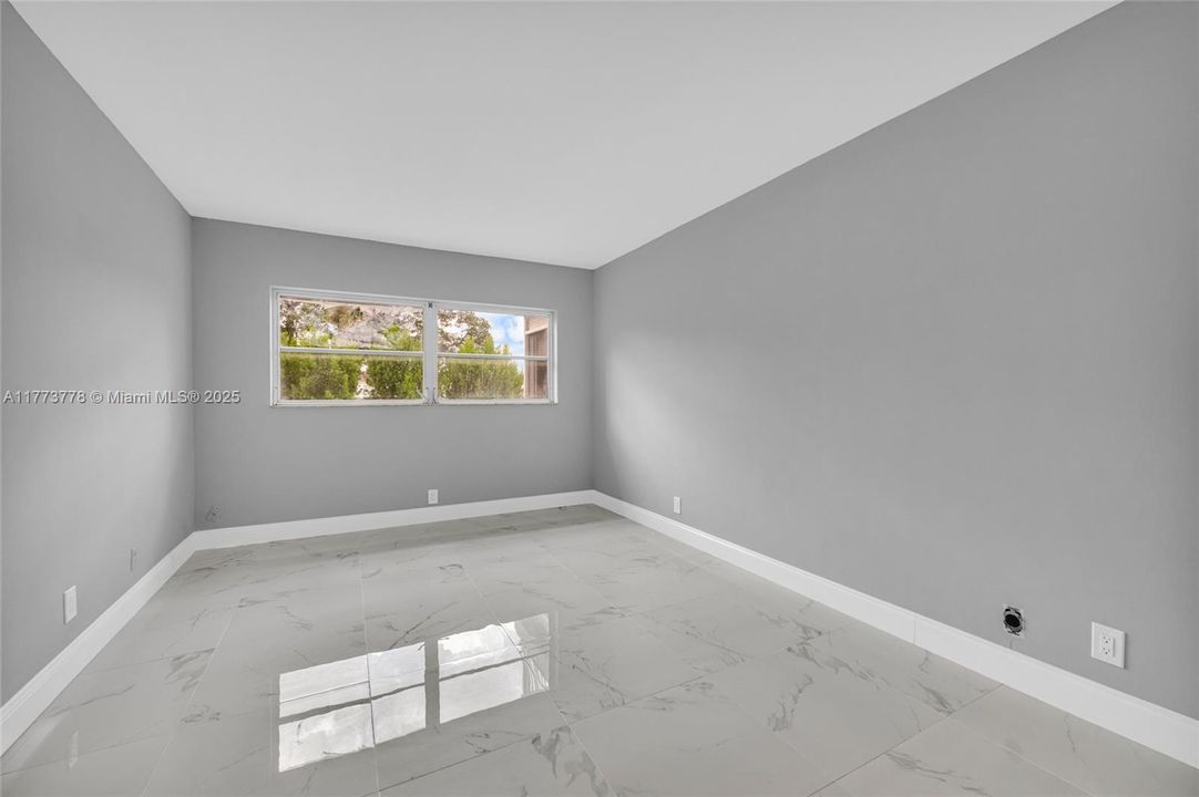 For Sale: $124,900 (1 beds, 1 baths, 672 Square Feet)