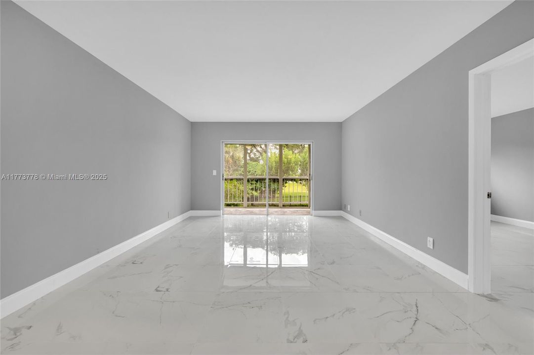 For Sale: $124,900 (1 beds, 1 baths, 672 Square Feet)