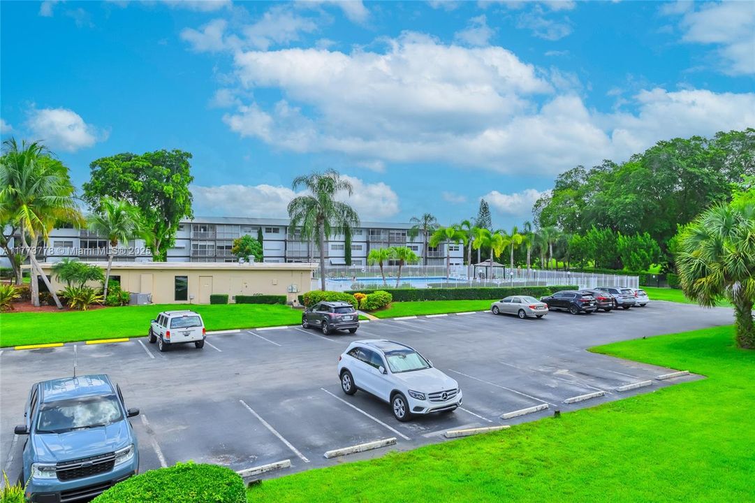 For Sale: $124,900 (1 beds, 1 baths, 672 Square Feet)