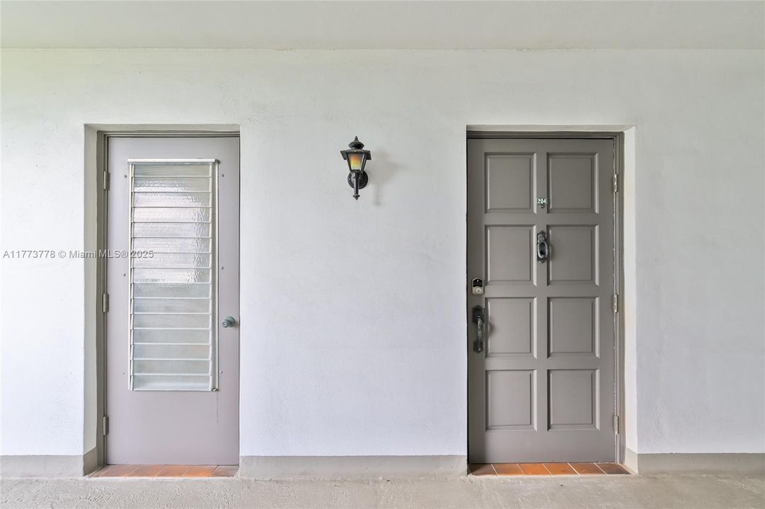 For Sale: $124,900 (1 beds, 1 baths, 672 Square Feet)