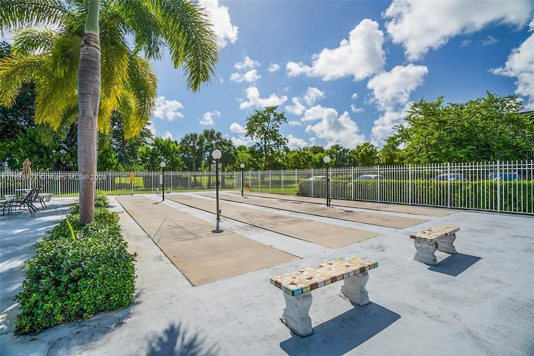 For Sale: $124,900 (1 beds, 1 baths, 672 Square Feet)