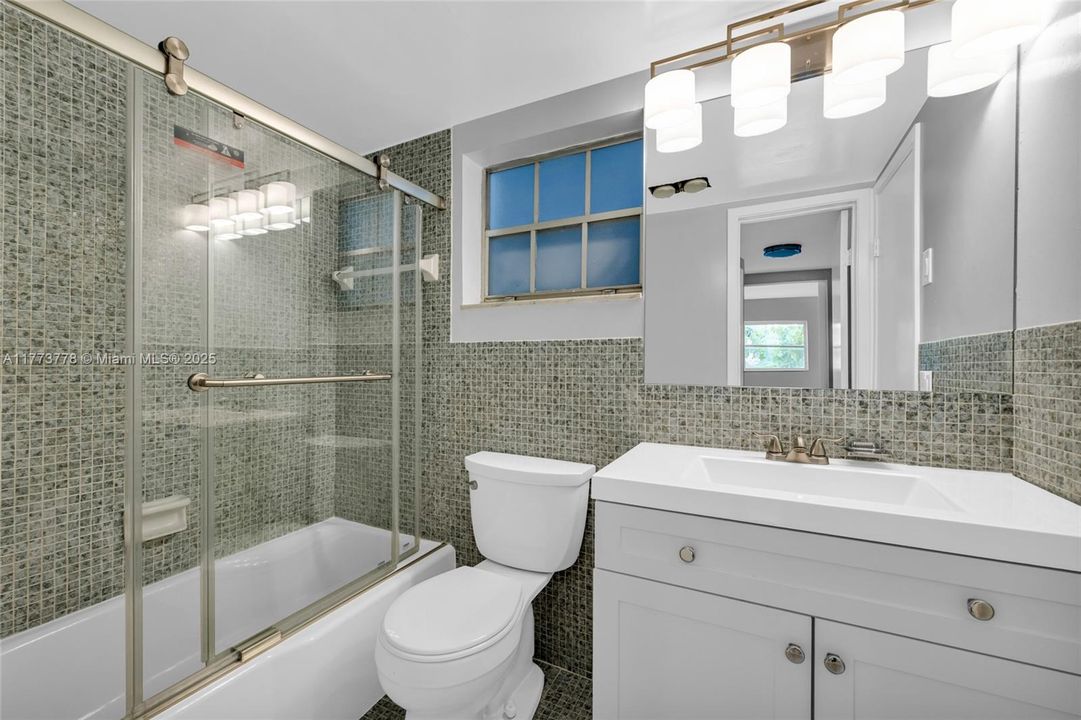 For Sale: $124,900 (1 beds, 1 baths, 672 Square Feet)