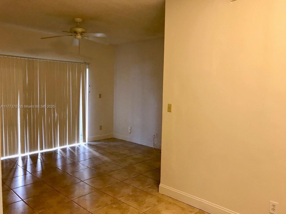 最近租的: $1,650 (1 贝兹, 1 浴室, 605 平方英尺)