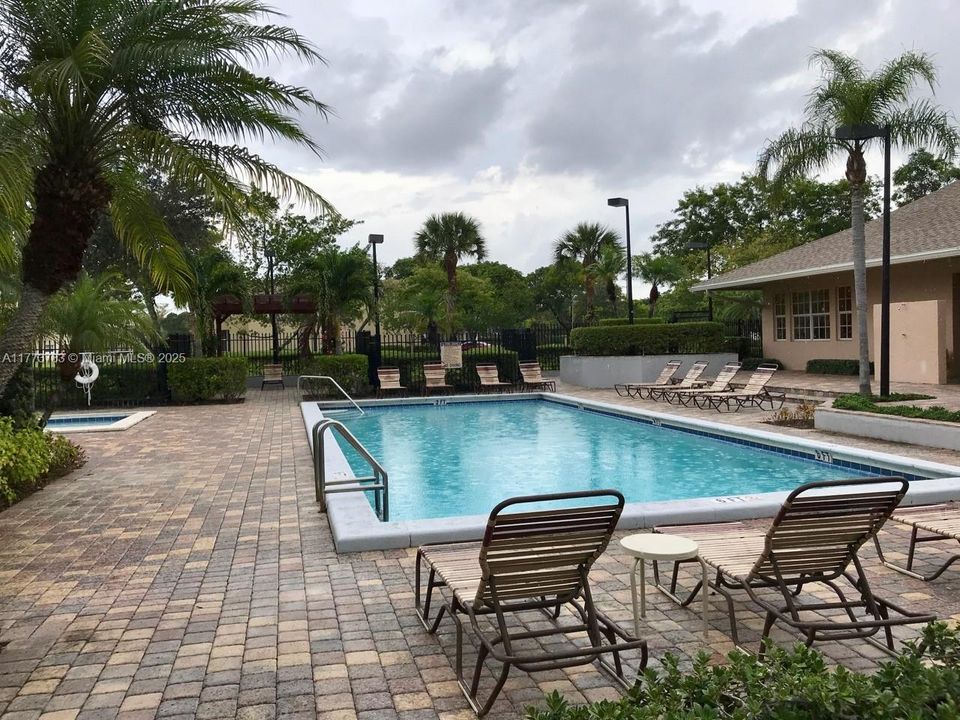 最近租的: $1,650 (1 贝兹, 1 浴室, 605 平方英尺)