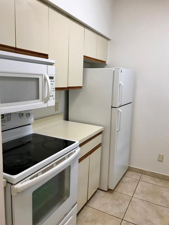 最近租的: $1,650 (1 贝兹, 1 浴室, 605 平方英尺)