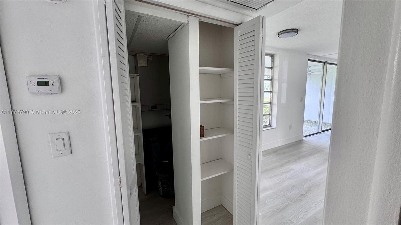 待售: $210,000 (1 贝兹, 1 浴室, 817 平方英尺)