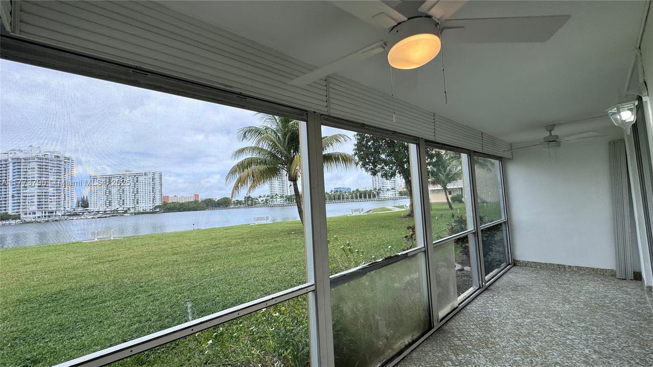 待售: $210,000 (1 贝兹, 1 浴室, 817 平方英尺)