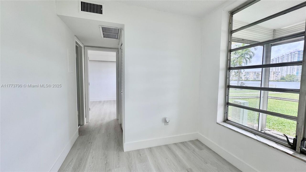 待售: $210,000 (1 贝兹, 1 浴室, 817 平方英尺)