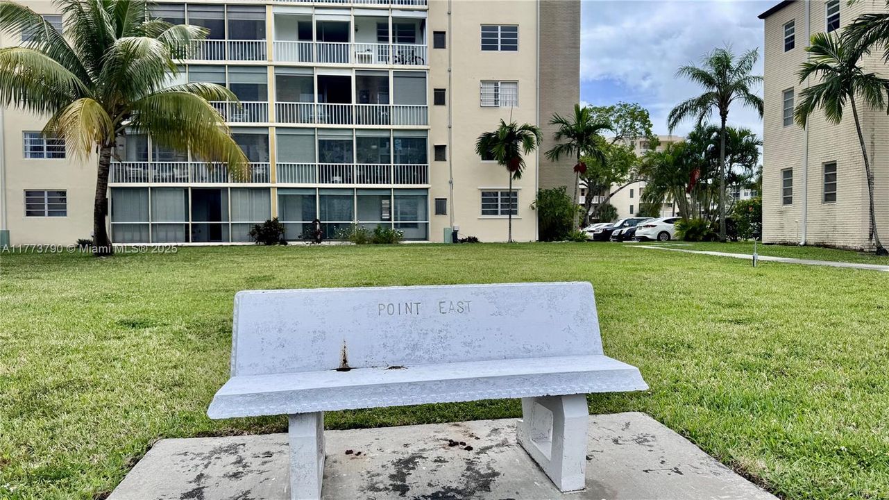 待售: $210,000 (1 贝兹, 1 浴室, 817 平方英尺)