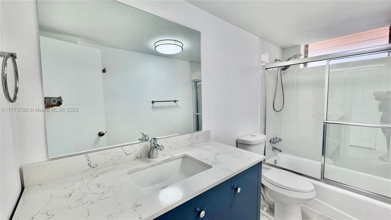 待售: $210,000 (1 贝兹, 1 浴室, 817 平方英尺)