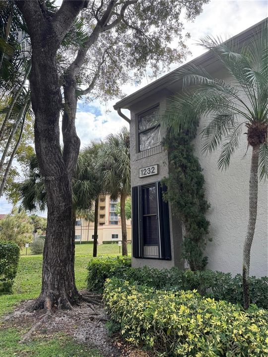 最近租的: $2,100 (2 贝兹, 2 浴室, 1099 平方英尺)