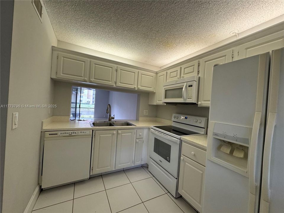 最近租的: $2,100 (2 贝兹, 2 浴室, 1099 平方英尺)