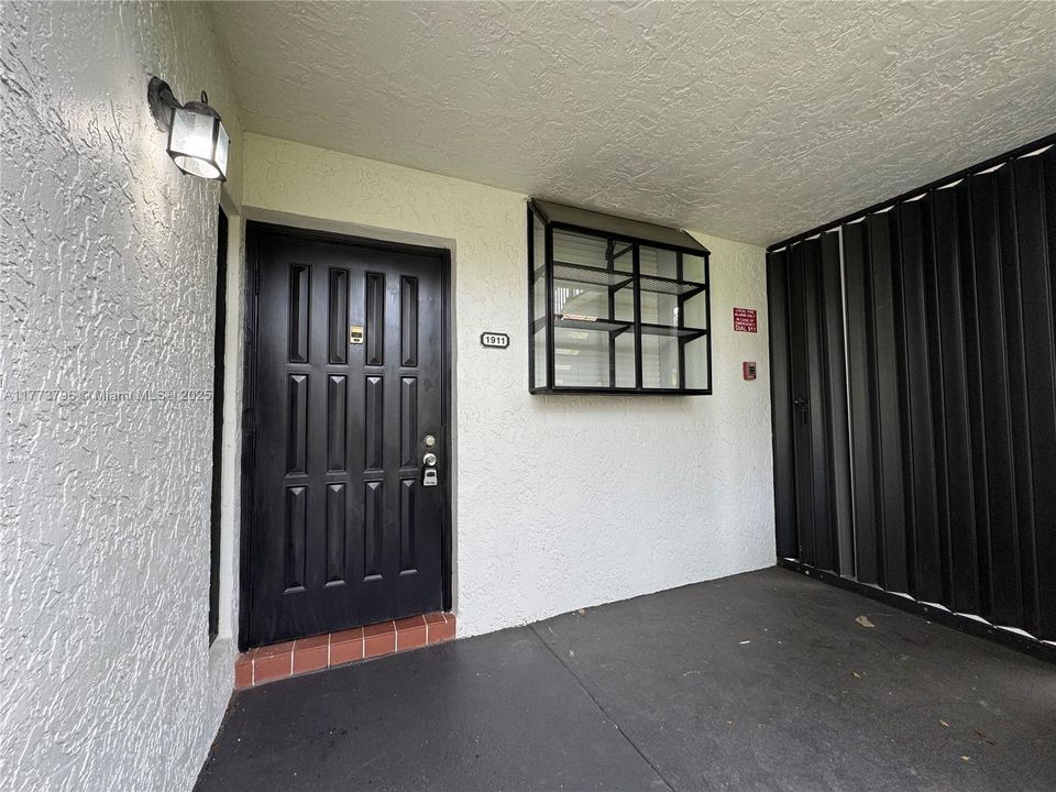 最近租的: $2,100 (2 贝兹, 2 浴室, 1099 平方英尺)