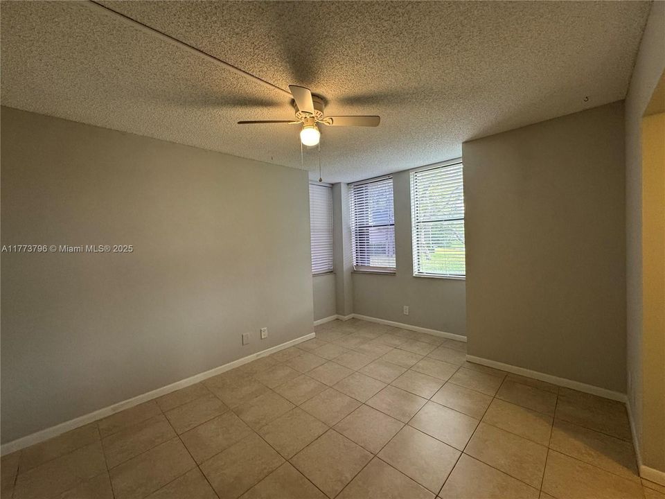 最近租的: $2,100 (2 贝兹, 2 浴室, 1099 平方英尺)