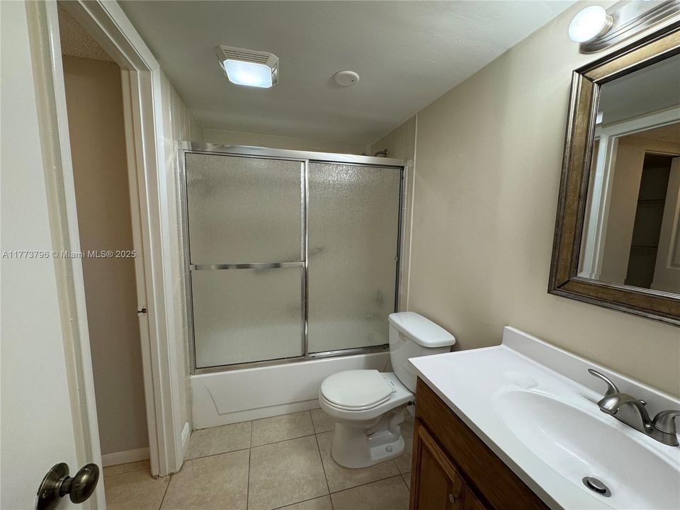 最近租的: $2,100 (2 贝兹, 2 浴室, 1099 平方英尺)