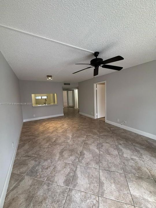 最近租的: $2,100 (2 贝兹, 2 浴室, 1099 平方英尺)