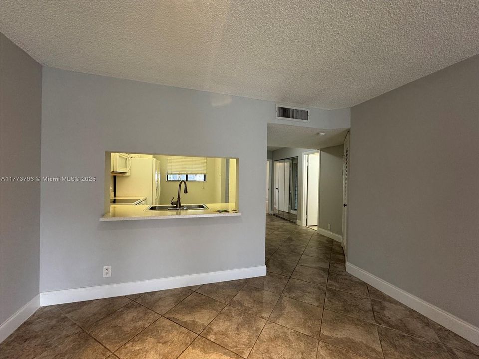 最近租的: $2,100 (2 贝兹, 2 浴室, 1099 平方英尺)