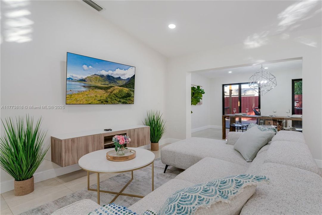 For Rent: $6,900 (4 beds, 2 baths, 2073 Square Feet)