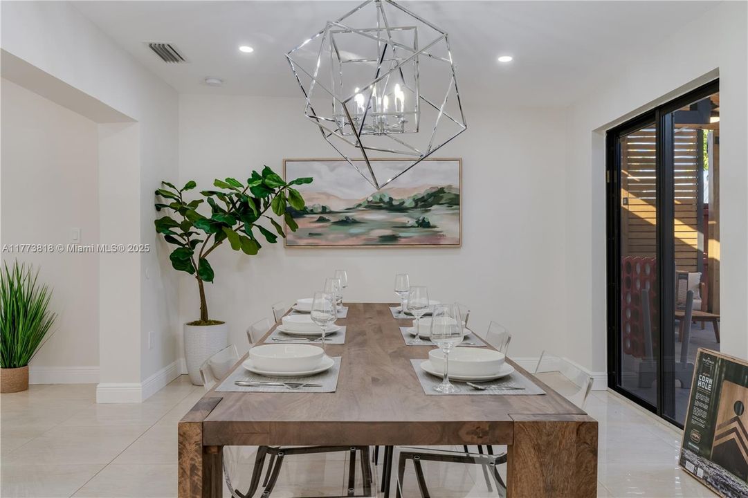 For Rent: $6,900 (4 beds, 2 baths, 2073 Square Feet)