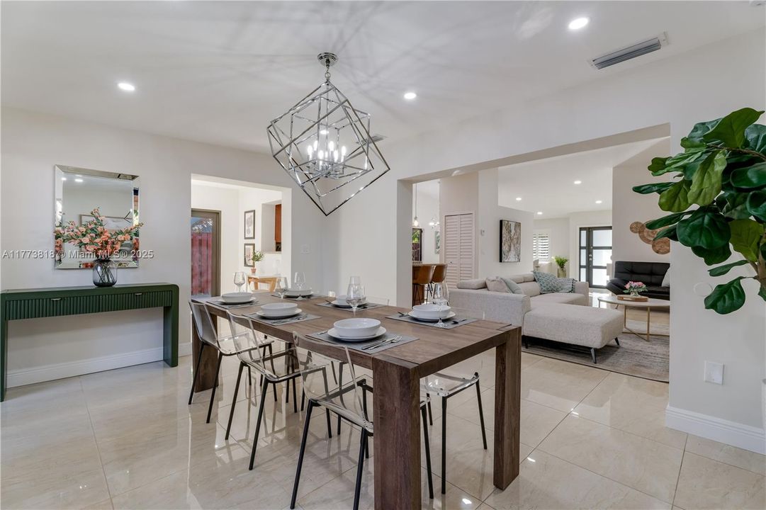 For Rent: $6,900 (4 beds, 2 baths, 2073 Square Feet)