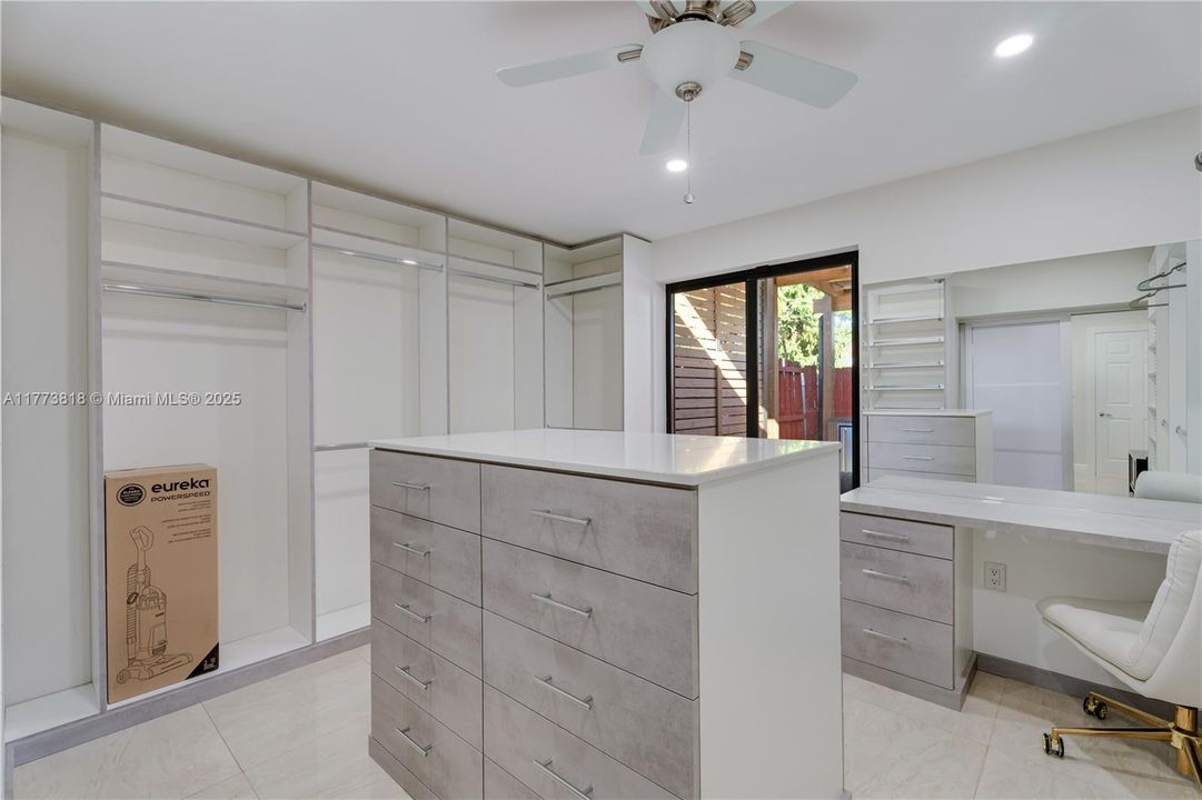 For Rent: $6,900 (4 beds, 2 baths, 2073 Square Feet)