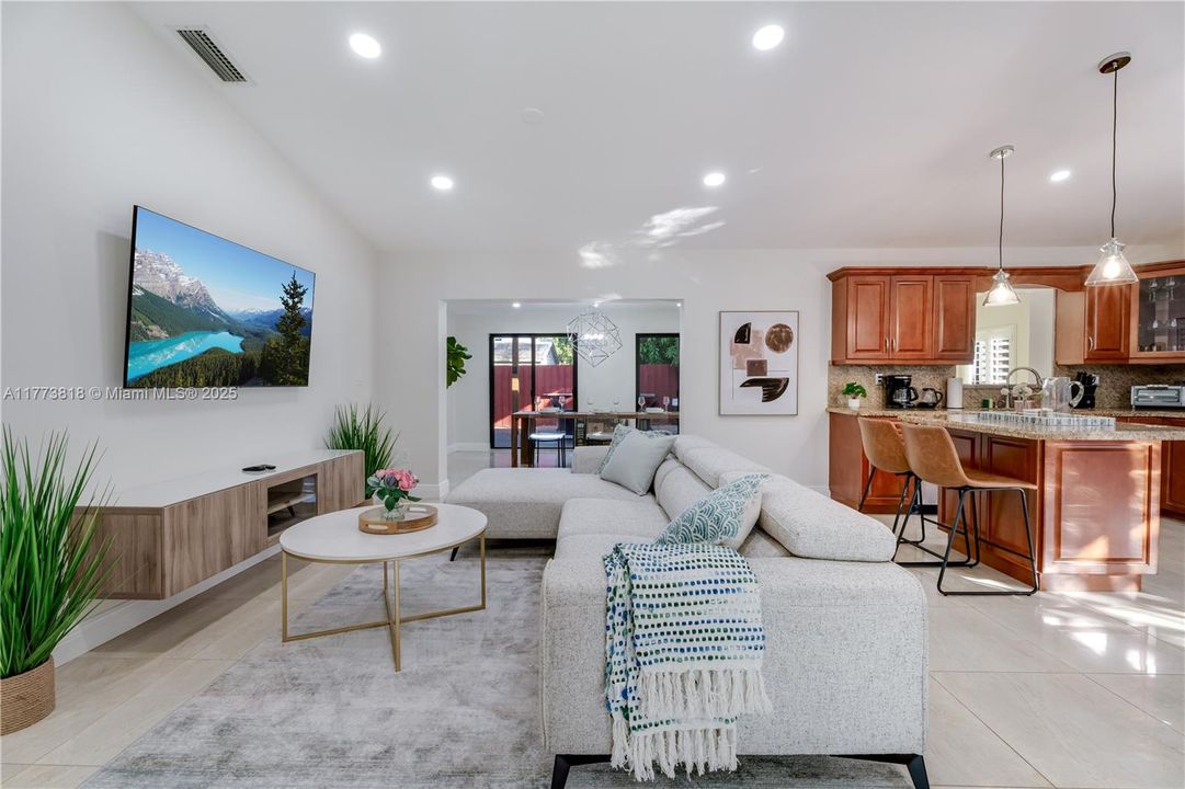 For Rent: $6,900 (4 beds, 2 baths, 2073 Square Feet)